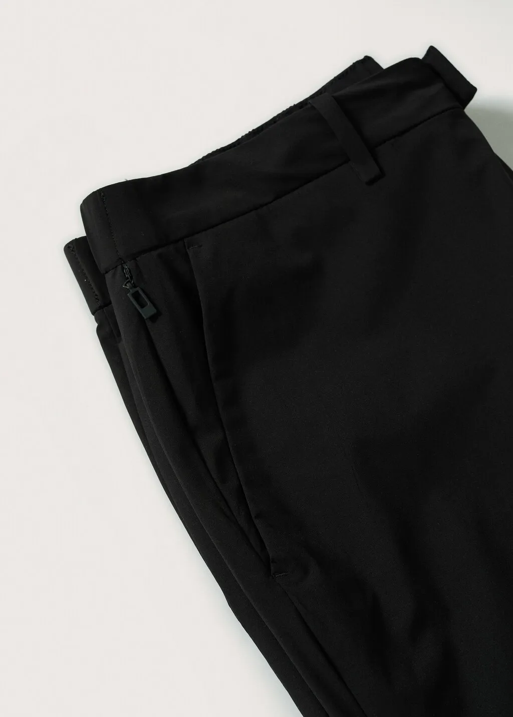 Pantaloni slim fit antipiega